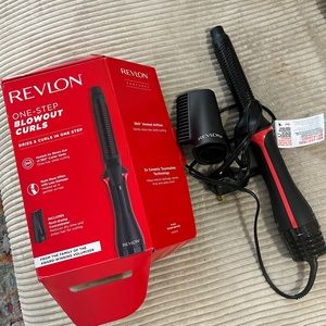 REVLON One-Step™ Blowout Curls | Dry and Curl in One Step